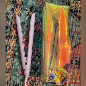 Sutra Lavender Hair Straightener with Iridescent Pouch